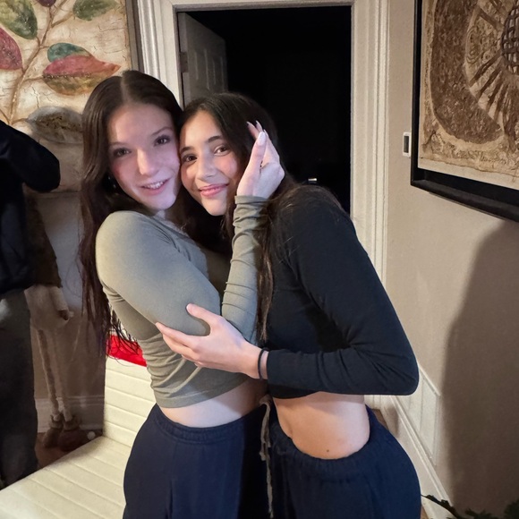 Meet your Posher, Bri - Picture 3 of 4